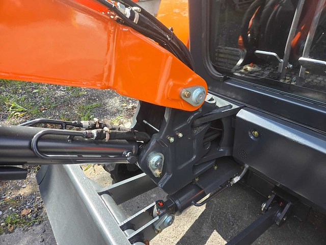 Hightop hh25 cabine met boom offset mini graafmachine - afbeelding 20 van  33