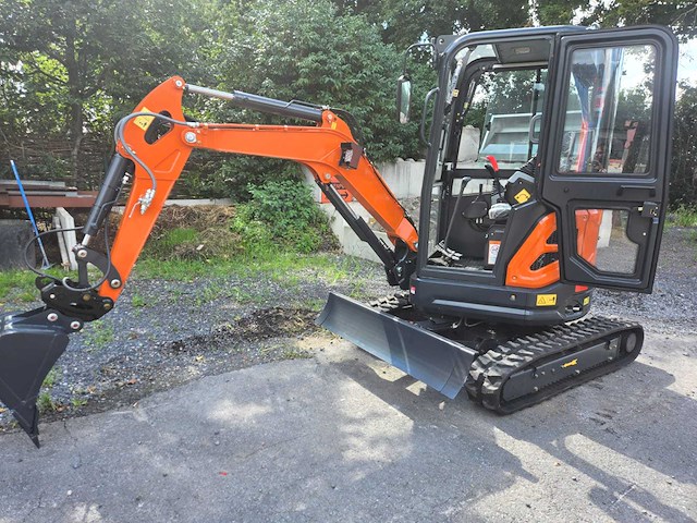 Hightop hh25 cabine met boom offset mini graafmachine - afbeelding 1 van  34