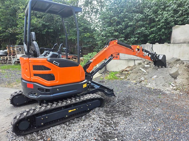 Hightop hh25 cockpitkap met offset boom mini graafmachine - afbeelding 18 van  38