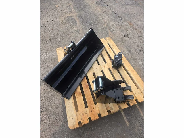 Hightop n12 met boom offset mini graafmachine - afbeelding 10 van  18