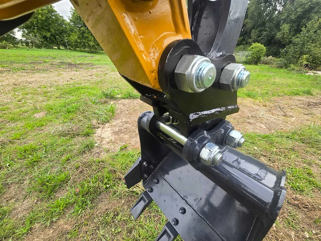Hightop n12 met boom offset mini graafmachine - afbeelding 23 van  23