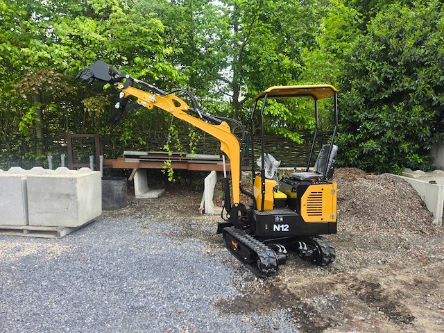 Hightop n12 met boom offset mini graafmachine - afbeelding 8 van  14