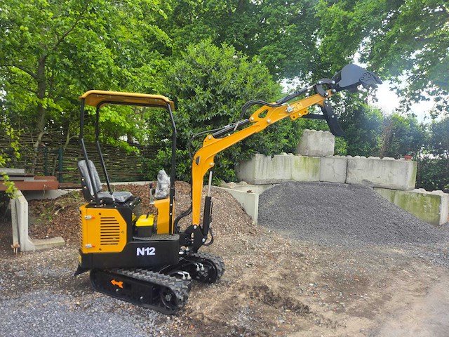 Hightop n12 met boom offset mini graafmachine - afbeelding 13 van  18