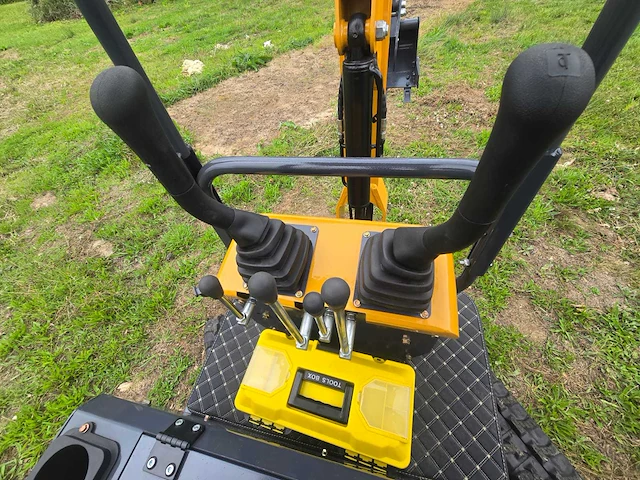 Hightop n12 met boom offset mini graafmachine - afbeelding 14 van  23