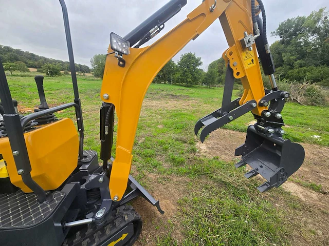 Hightop n12 met boom offset mini graafmachine - afbeelding 21 van  23