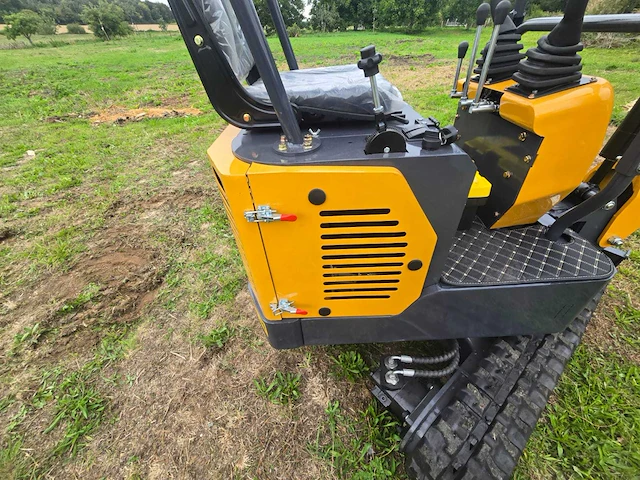 Hightop n12 met boom offset mini graafmachine - afbeelding 15 van  23