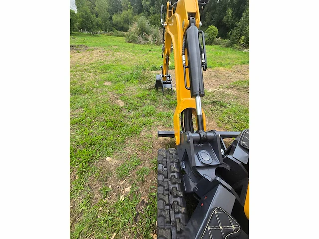 Hightop n12 met boom offset mini graafmachine - afbeelding 11 van  23