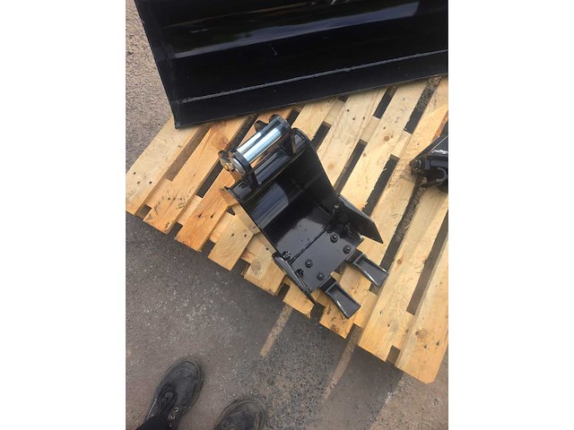 Hightop n12 met boom offset mini graafmachine - afbeelding 8 van  18