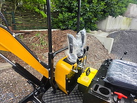 Hightop n12 met boom offset mini graafmachine - afbeelding 18 van  18