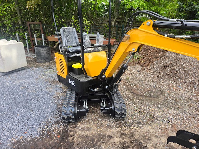 Hightop n12 met boom offset mini graafmachine - afbeelding 14 van  18