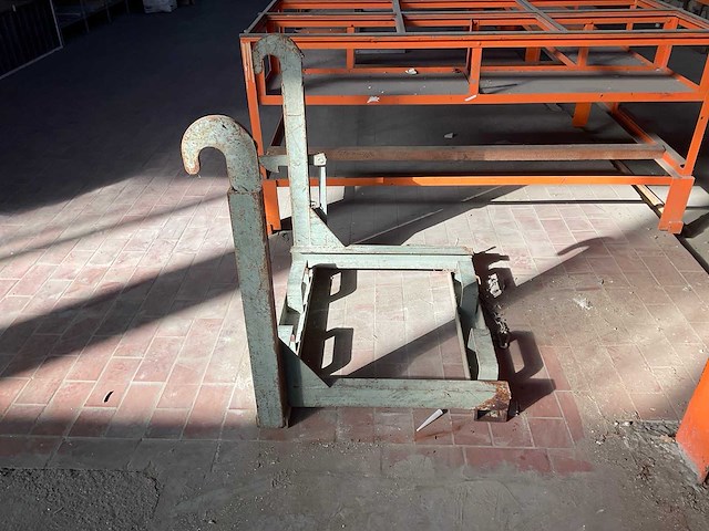 Hijshulp t.b.v. kiepbak - afbeelding 1 van  2