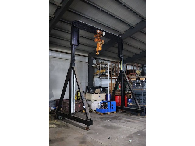 Hijskraan elektrisch 5000kg - afbeelding 1 van  1