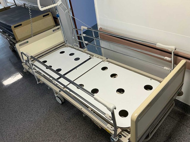 Hill-rom le couviour ziekenhuisbed - afbeelding 2 van  15