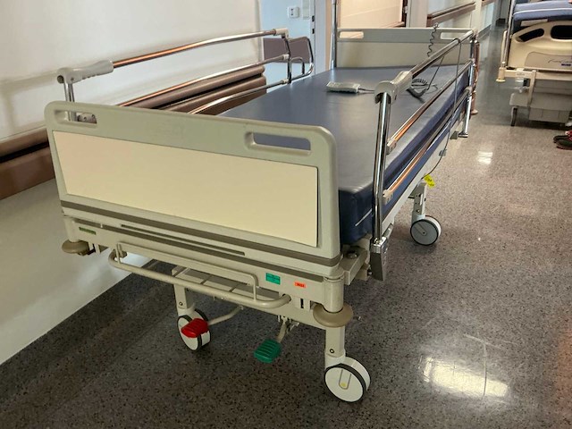 Hill-rom le couviour ziekenhuisbed - afbeelding 9 van  15