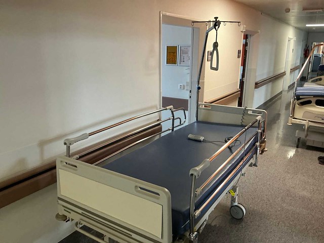 Hill-rom le couviour ziekenhuisbed - afbeelding 8 van  15