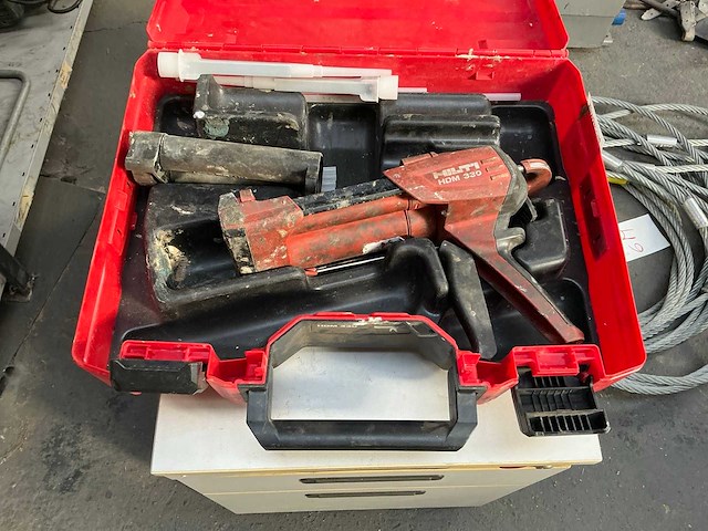 Hilti hdm 330 manuele kitspuit - afbeelding 1 van  4
