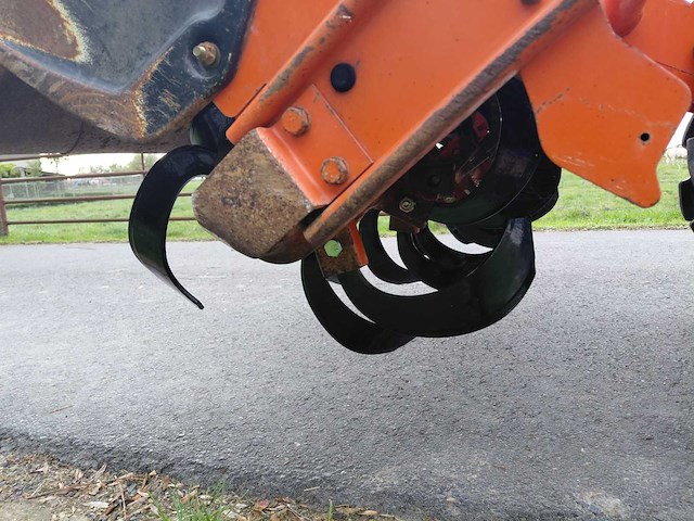 Hinomoto c14 vierwielaangedreven minitractor met grondfrees - afbeelding 16 van  17