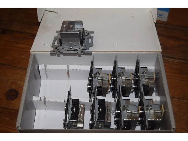 Hirschmann inbouw contactdoosjes 8st. - afbeelding 1 van  3
