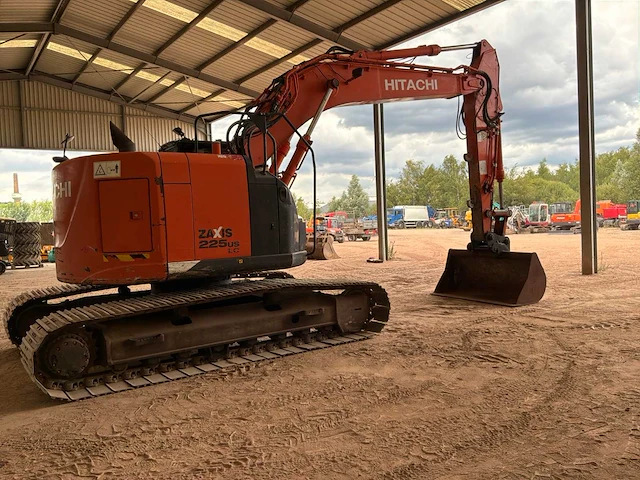 Hitachi - zaxis 225uslc-5b - tracked excavator - 2014 - afbeelding 14 van  17