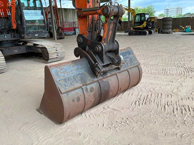 Hitachi - zaxis 225uslc-5b - tracked excavator - 2014 - afbeelding 2 van  17