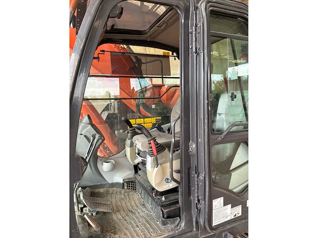 Hitachi - zaxis 225uslc-5b - tracked excavator - 2014 - afbeelding 8 van  17