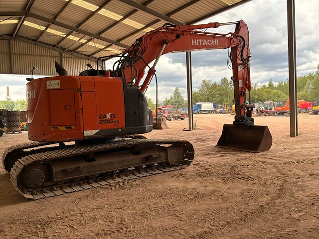 Hitachi - zaxis 225uslc-5b - tracked excavator - 2014 - afbeelding 14 van  17