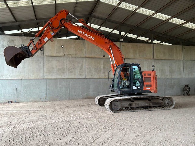 Hitachi - zaxis 225uslc-5b - tracked excavator - 2014 - afbeelding 17 van  17