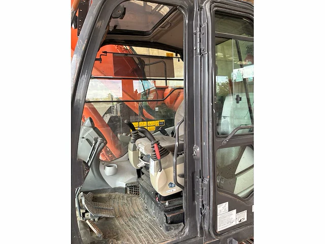 Hitachi - zaxis 225uslc-5b - tracked excavator - 2014 - afbeelding 4 van  17