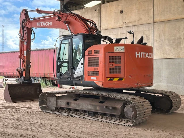 Hitachi - zaxis 225uslc-5b - tracked excavator - 2014 - afbeelding 15 van  17