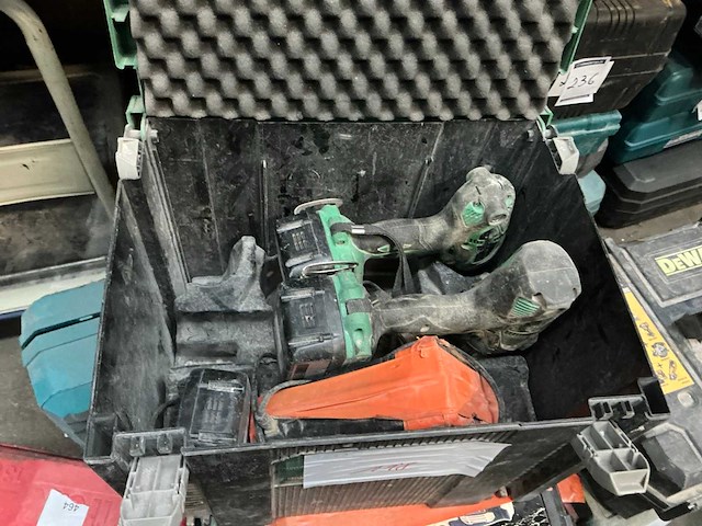 Hitachi accu schroefmachine (2x) - afbeelding 1 van  4