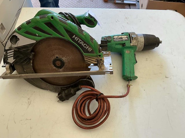 Hitachi afkortcirkelzaagmachine + slagmoersleutel (2x) - afbeelding 1 van  4