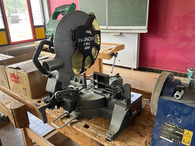 Hitachi c 12lc afkortzaag - afbeelding 2 van  8
