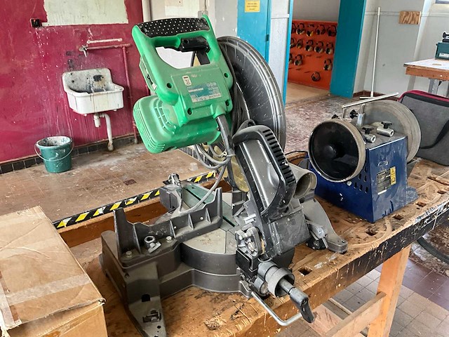 Hitachi c 12lc afkortzaag - afbeelding 3 van  8