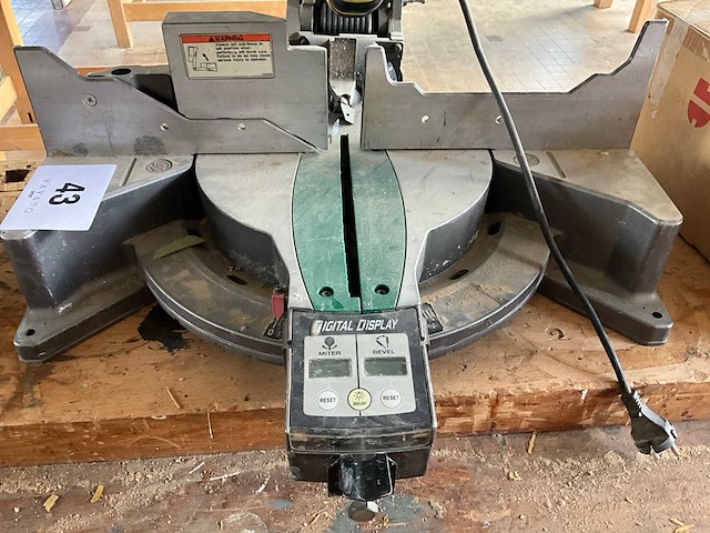 Hitachi c 12lc afkortzaag - afbeelding 5 van  8