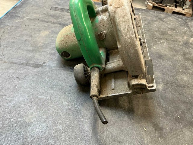 Hitachi c9u2 cirkelzaagmachine - afbeelding 7 van  9