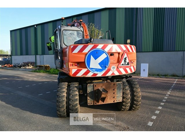 Hitachi graafmachine - afbeelding 13 van  19