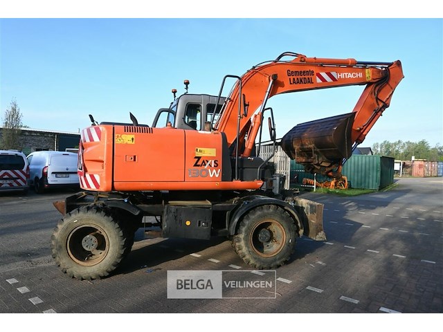 Hitachi graafmachine - afbeelding 14 van  19