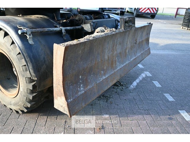 Hitachi graafmachine - afbeelding 16 van  19