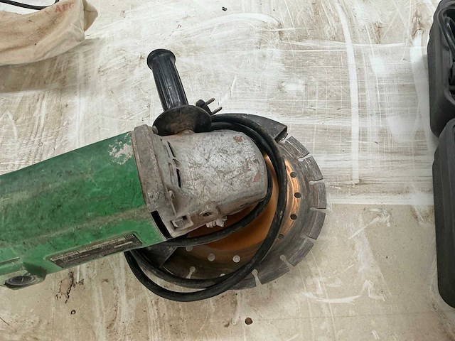 Hitachi haakse slijpmachine - afbeelding 2 van  3