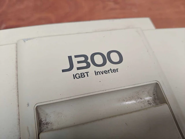 Hitachi j300-075hfe4 frequentieregelaar - 7.5 kw / 11 kw - afbeelding 5 van  9