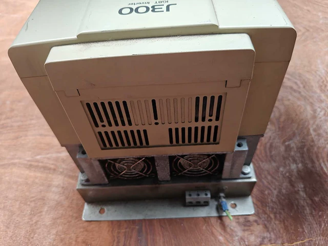 Hitachi j300-075hfe4 frequentieregelaar - 7.5 kw / 11 kw - afbeelding 9 van  9