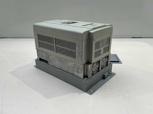 Hitachi j300 075hfe4 frequentieregelaar - afbeelding 5 van  7