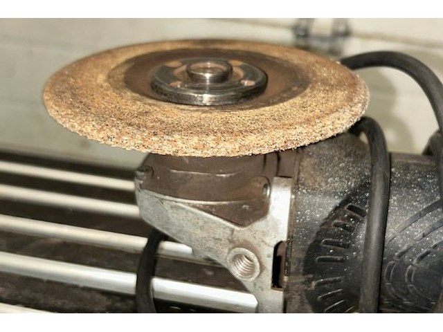 Hitachi kleine haakse slijper - afbeelding 2 van  3