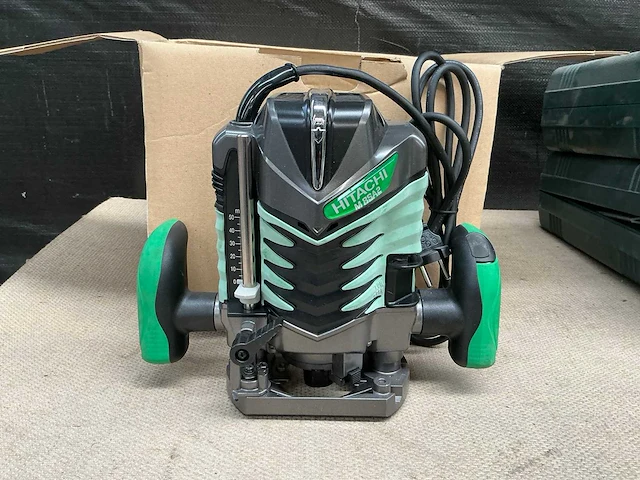 Hitachi m 8sa2 bovenfrees - afbeelding 1 van  5
