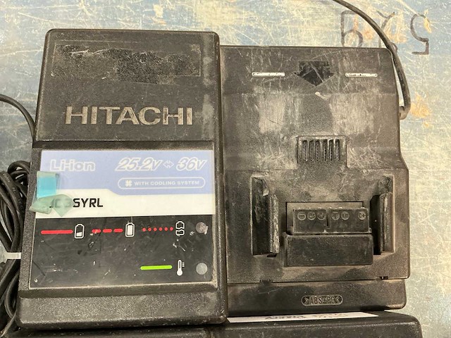 Hitachi uc 36yrl acculader (4x) - afbeelding 2 van  2
