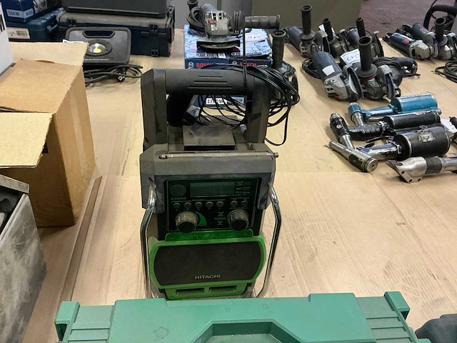 Hitachi werfradio - afbeelding 1 van  6