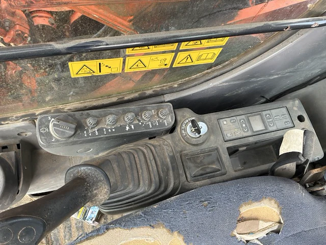 Hitachi zaxis 180 lc rupsgraafmachine - afbeelding 20 van  33