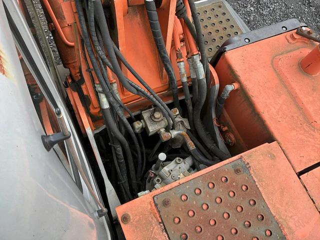 Hitachi zaxis 180 lc rupsgraafmachine - afbeelding 25 van  33