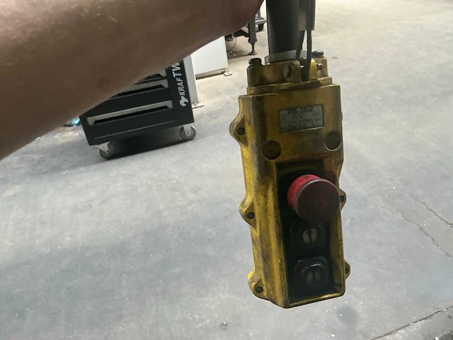 Hitachi zwenkarmkraan op paal - afbeelding 6 van  8