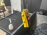 Hitachi zwenkarmkraan op paal - afbeelding 3 van  6